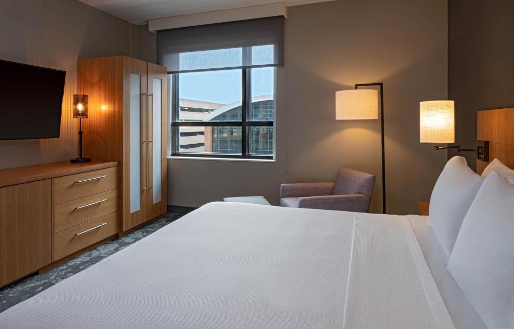 King Room with Roll-In Shower - Disability Access interior